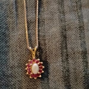 Real Elegant Gold and Pink Pendant Necklace
